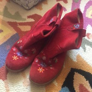 Newbuck Hannah Andersson red booties